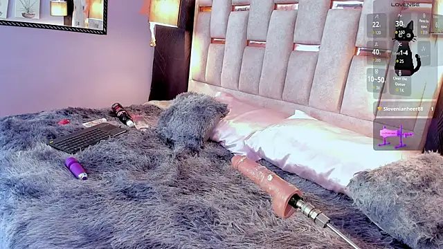 Snapshot of melody-rouss chatting on 10/31/25, 03:57 melody-rouss online show from 10/31/25, 03:57