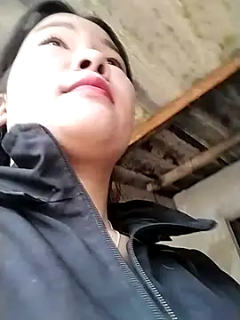 Snapshot of lylylove chatting on 10/29/25, 12:35 lylylove online show from 10/29/25, 12:35