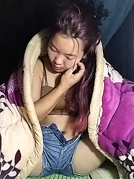 Snapshot of lylylove chatting on 11/26/25, 08:21 lylylove online show from 11/26/25, 08:21