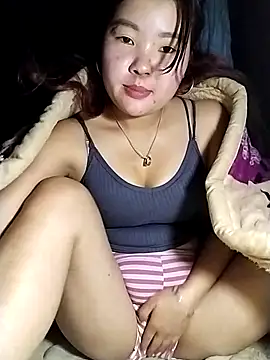 Snapshot of lylylove chatting on 02/17/26, 12:18 lylylove online show from 02/17/26, 12:18