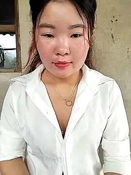 Snapshot of lylylove chatting on 05/18/26, 04:07 lylylove online show from 05/18/26, 04:07