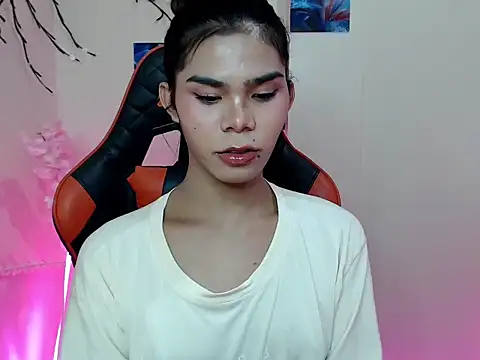 Snapshot of dianne_swift chatting on 11/05/25, 12:49 dianne swift online show from 11/05/25, 12:49