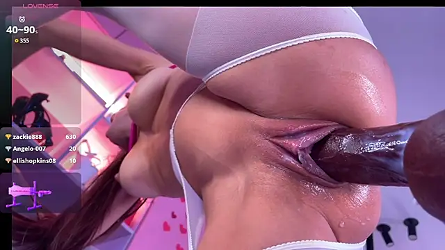 Snapshot of Crystallana chatting on 11/19/25, 08:25 Crystallana online show from 11/19/25, 08:25