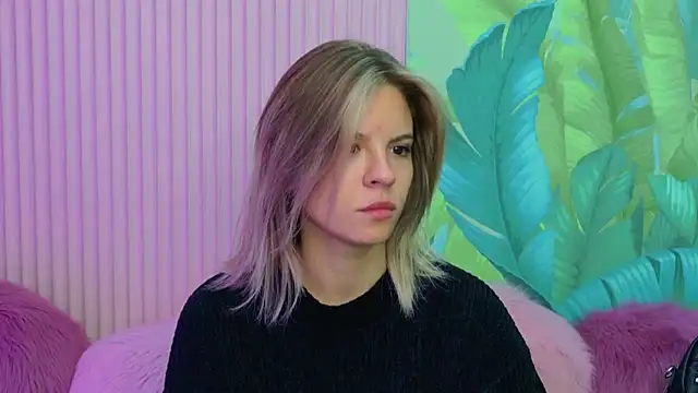 Snapshot of KiaraRolls chatting on 10/03/25, 09:23 KiaraRolls online show from 10/03/25, 09:23