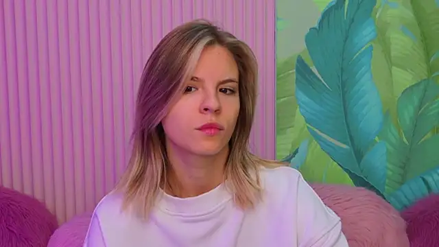 Snapshot of KiaraRolls chatting on 10/05/25, 08:40 KiaraRolls online show from 10/05/25, 08:40