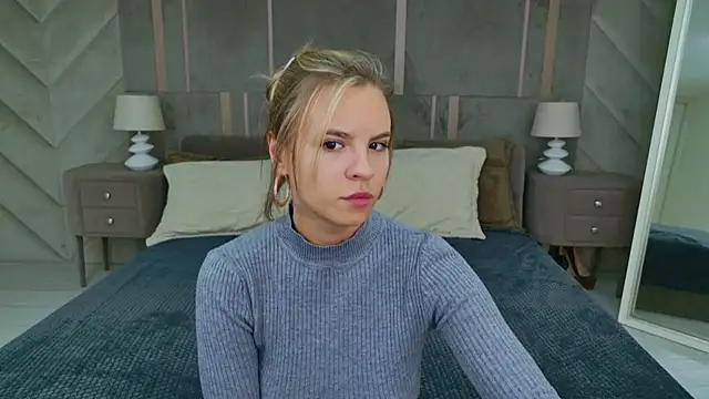 Snapshot of KiaraRolls chatting on 10/11/25, 08:51 KiaraRolls online show from 10/11/25, 08:51