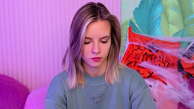 Snapshot of KiaraRolls chatting on 10/23/25, 08:40 KiaraRolls online show from 10/23/25, 08:40