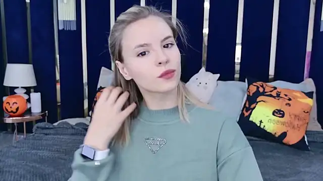 Snapshot of KiaraRolls chatting on 10/24/25, 08:38 KiaraRolls online show from 10/24/25, 08:38