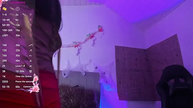 SoffiRousee online show from 10/28/25, 03:21