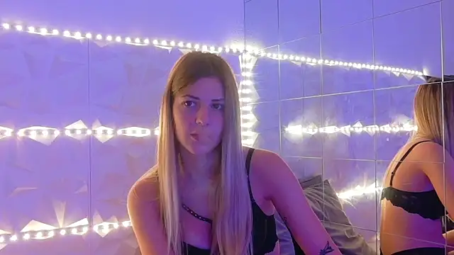 Snapshot of Aishha_ chatting on 10/02/25, 05:14 Aishha online show from 10/02/25, 05:14