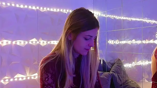 Snapshot of Aishha_ chatting on 11/04/25, 06:01 Aishha online show from 11/04/25, 06:01