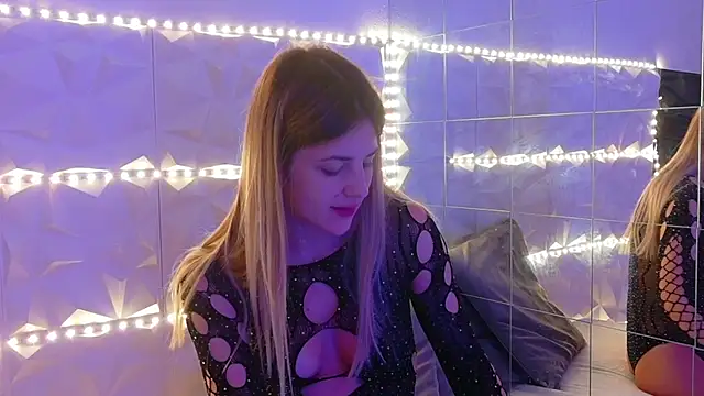 Snapshot of Aishha_ chatting on 11/06/25, 06:03 Aishha online show from 11/06/25, 06:03