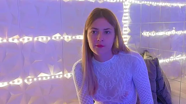 Snapshot of Aishha_ chatting on 11/13/25, 06:01 Aishha online show from 11/13/25, 06:01