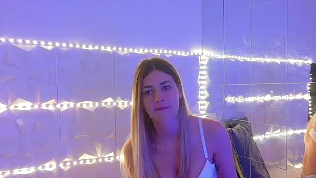 Snapshot of Aishha_ chatting on 11/17/25, 06:08 Aishha online show from 11/17/25, 06:08