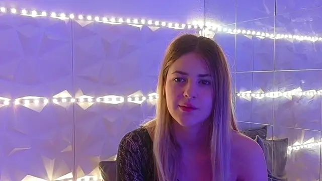 Snapshot of Aishha_ chatting on 11/21/25, 06:34 Aishha online show from 11/21/25, 06:34