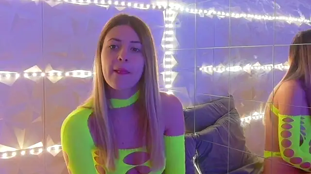 Snapshot of Aishha_ chatting on 11/26/25, 05:52 Aishha online show from 11/26/25, 05:52