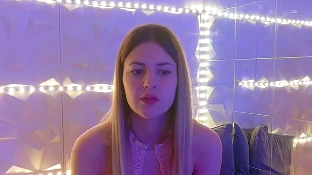 Snapshot of Aishha_ chatting on 12/15/25, 05:34 Aishha online show from 12/15/25, 05:34