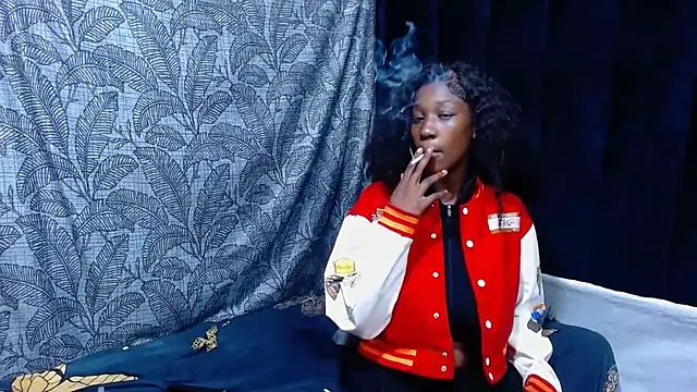 Snapshot of DarkQueen25x chatting on 11/30/25, 08:24 DarkQueen25x online show from 11/30/25, 08:24