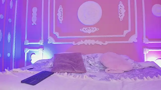 Snapshot of aitana_johns chatting on 10/01/25, 12:11 aitana johns online show from 10/01/25, 12:11