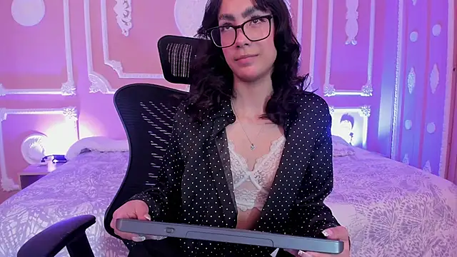 Snapshot of aitana_johns chatting on 10/04/25, 03:21 aitana johns online show from 10/04/25, 03:21