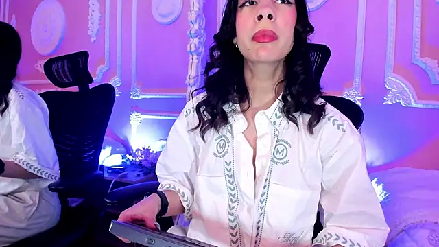 Snapshot of aitana_johns chatting on 11/07/25, 12:16 aitana johns online show from 11/07/25, 12:16