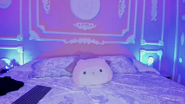 Snapshot of aitana_johns chatting on 11/13/25, 12:15 aitana johns online show from 11/13/25, 12:15