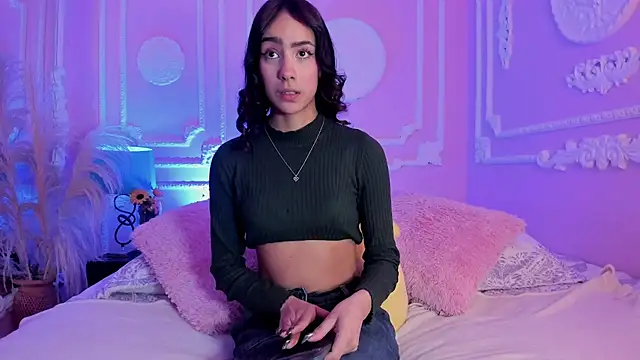 Snapshot of aitana_johns chatting on 11/20/25, 12:05 aitana johns online show from 11/20/25, 12:05