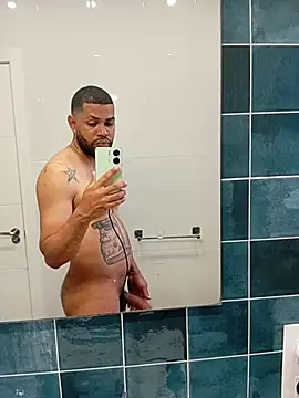 Snapshot of 25_MARIANA chatting on 06/08/26, 06:52 25 MARIANA online show from 06/08/26, 06:52