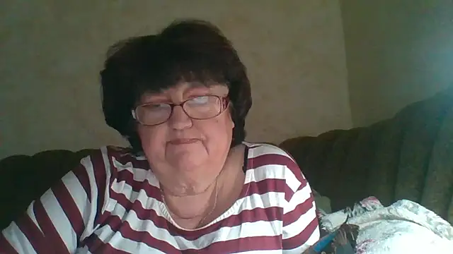 Snapshot of MilaSky5303 chatting on 10/06/25, 12:13 MilaSky5303 online show from 10/06/25, 12:13