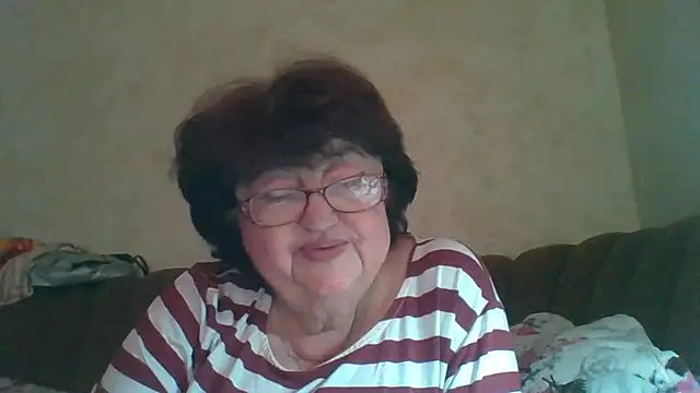 Snapshot of MilaSky5303 chatting on 10/11/25, 11:20 MilaSky5303 online show from 10/11/25, 11:20