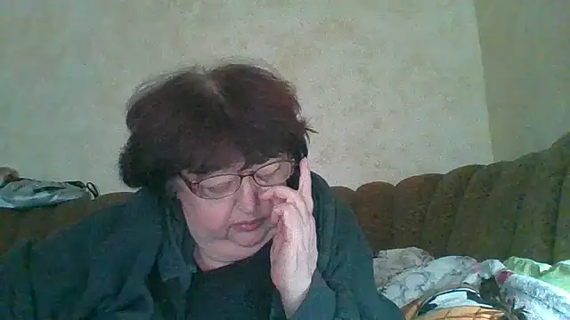 Snapshot of MilaSky5303 chatting on 10/24/25, 09:28 MilaSky5303 online show from 10/24/25, 09:28