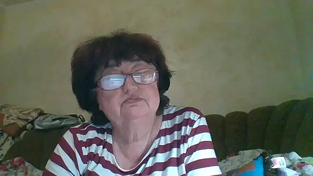 Snapshot of MilaSky5303 chatting on 10/24/25, 09:33 MilaSky5303 online show from 10/24/25, 09:33