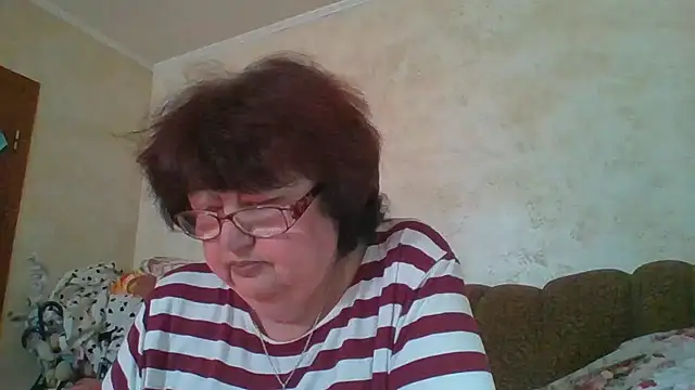 Snapshot of MilaSky5303 chatting on 10/25/25, 10:01 MilaSky5303 online show from 10/25/25, 10:01