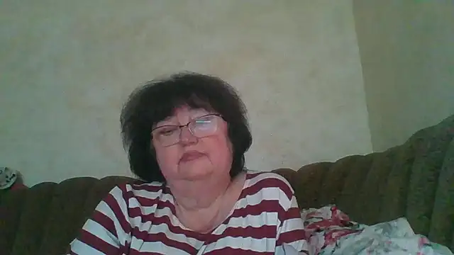 Snapshot of MilaSky5303 chatting on 12/19/25, 10:00 MilaSky5303 online show from 12/19/25, 10:00