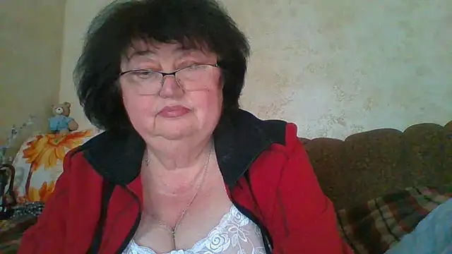 Snapshot of MilaSky5303 chatting on 02/12/26, 11:49 MilaSky5303 online show from 02/12/26, 11:49