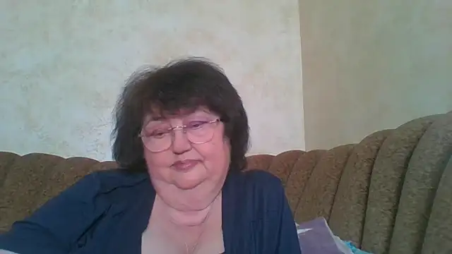 Snapshot of MilaSky5303 chatting on 04/04/26, 10:57 MilaSky5303 online show from 04/04/26, 10:57