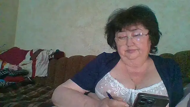 Snapshot of MilaSky5303 chatting on 04/06/26, 03:02 MilaSky5303 online show from 04/06/26, 03:02