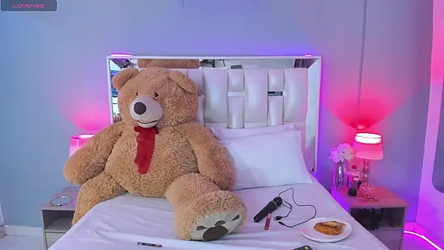 Darlyn tenderhot   online show from 09/19/25, 06:37