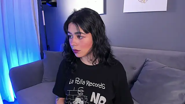 Snapshot of flower_smith_ chatting on 11/07/25, 11:43 flower smith online show from 11/07/25, 11:43