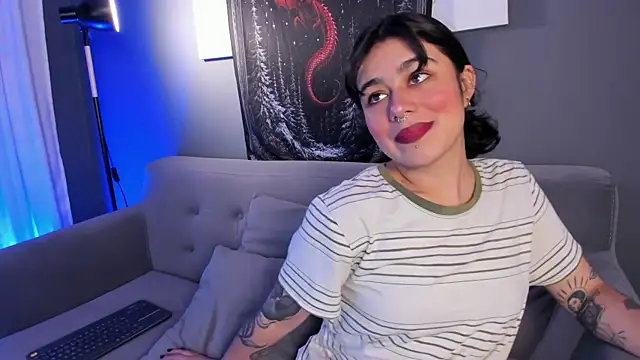 Snapshot of flower_smith_ chatting on 11/11/25, 11:43 flower smith online show from 11/11/25, 11:43