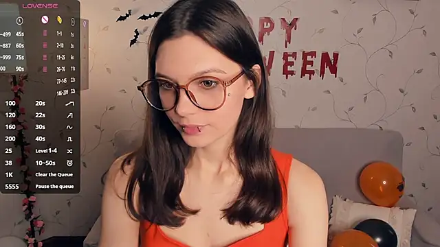 CoreenDornon online show from 10/28/25, 09:02