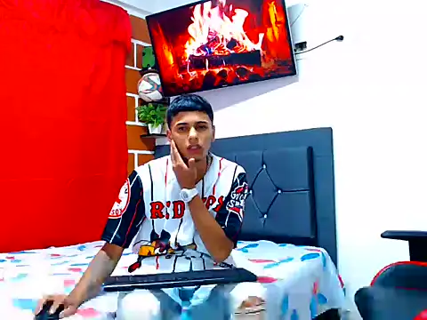 Snapshot of cristian_tayron1 chatting on 06/06/26, 06:18 cristian tayron1 online show from 06/06/26, 06:18