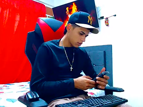 Snapshot of cristian_tayron1 chatting on 06/13/26, 12:30 cristian tayron1 online show from 06/13/26, 12:30