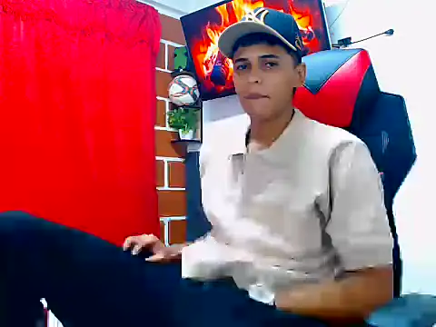 Snapshot of cristian_tayron1 chatting on 06/16/26, 06:05 cristian tayron1 online show from 06/16/26, 06:05