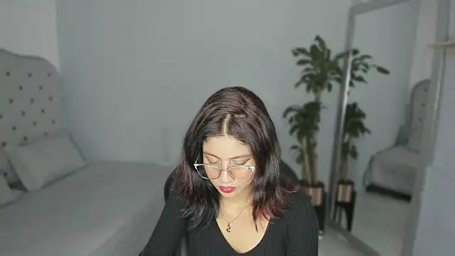 Julieth brown  online show from 09/11/25, 03:39