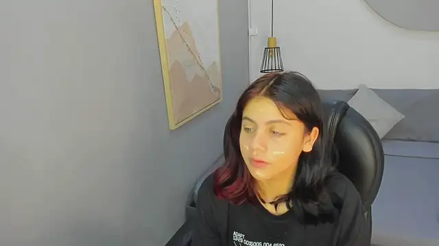 Julieth brown  online show from 11/18/25, 07:51