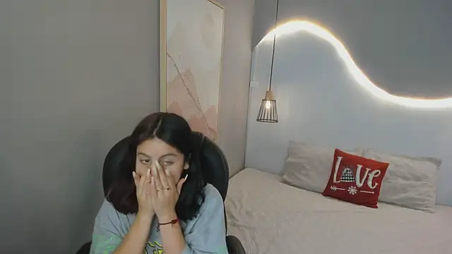 Julieth brown  online show from 11/20/25, 06:40