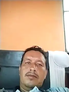 colombiano198720 online show from 10/05/25, 12:03