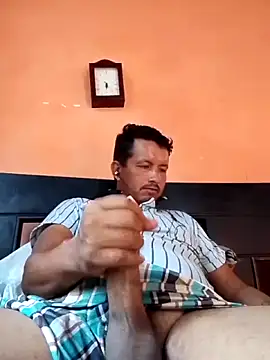 colombiano198720 online show from 12/14/25, 12:10