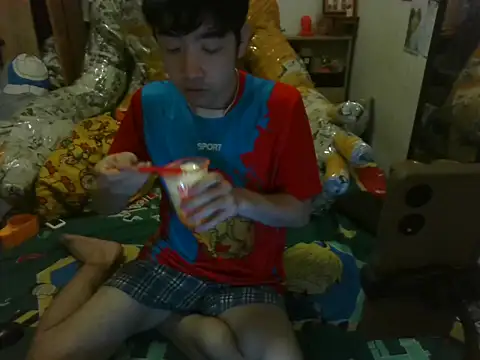 Snapshot of moaman190 chatting on 10/07/25, 03:31 moaman190 online show from 10/07/25, 03:31